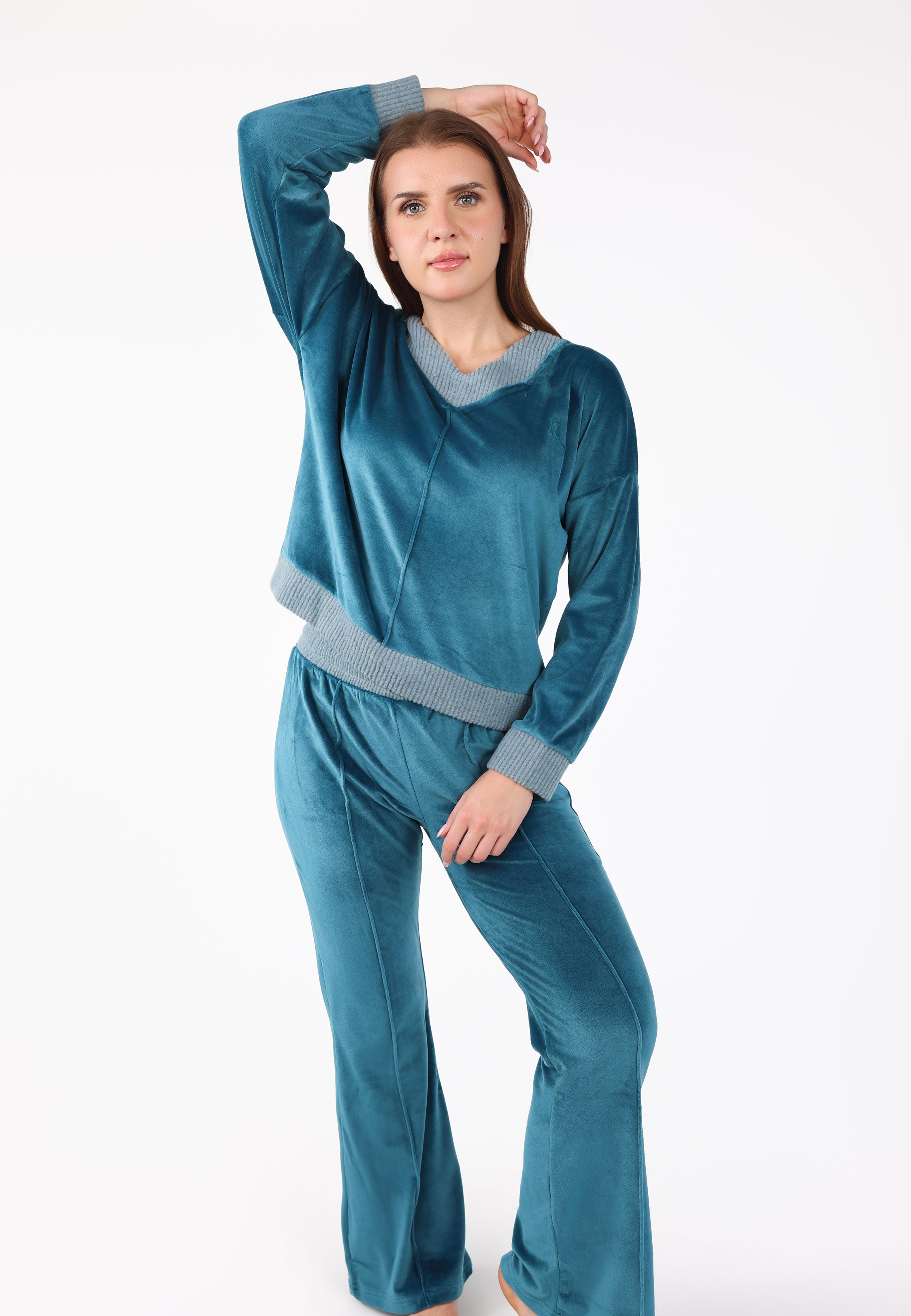 Ensemble pyjama femme en velours doux à col V
