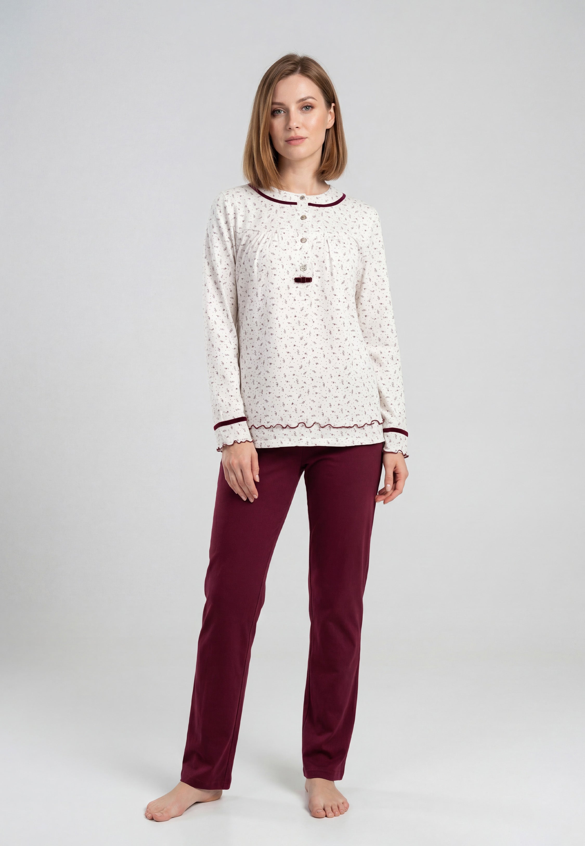 Pyjama femme bordeaux en coton avec haut manches longues imprimé et pantalon uni