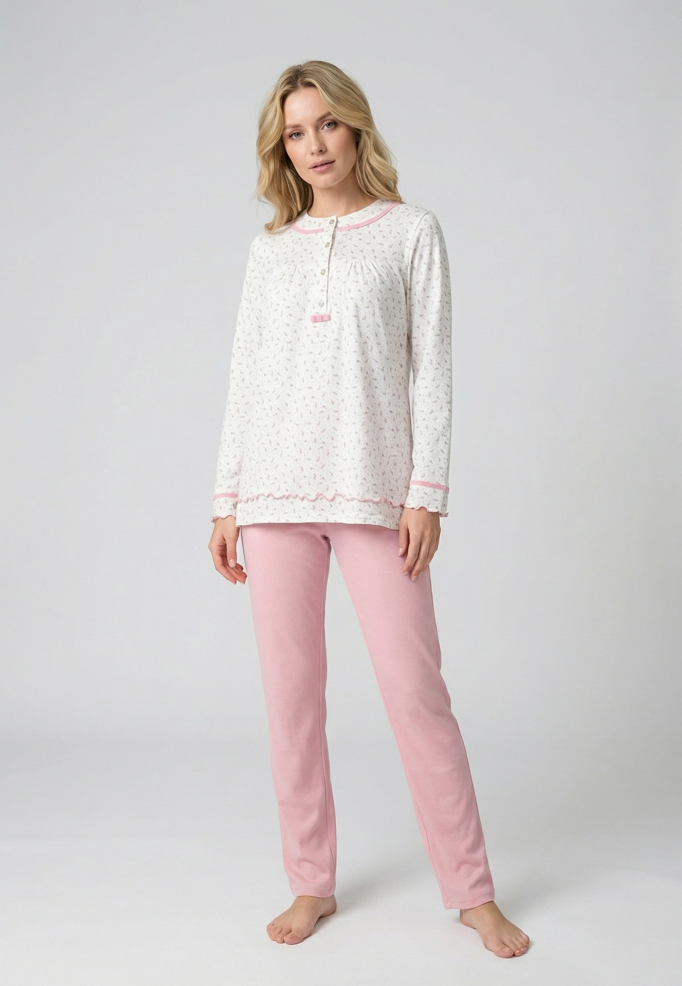Pyjama femme rose en coton avec haut manches longues imprimé et pantalon uni