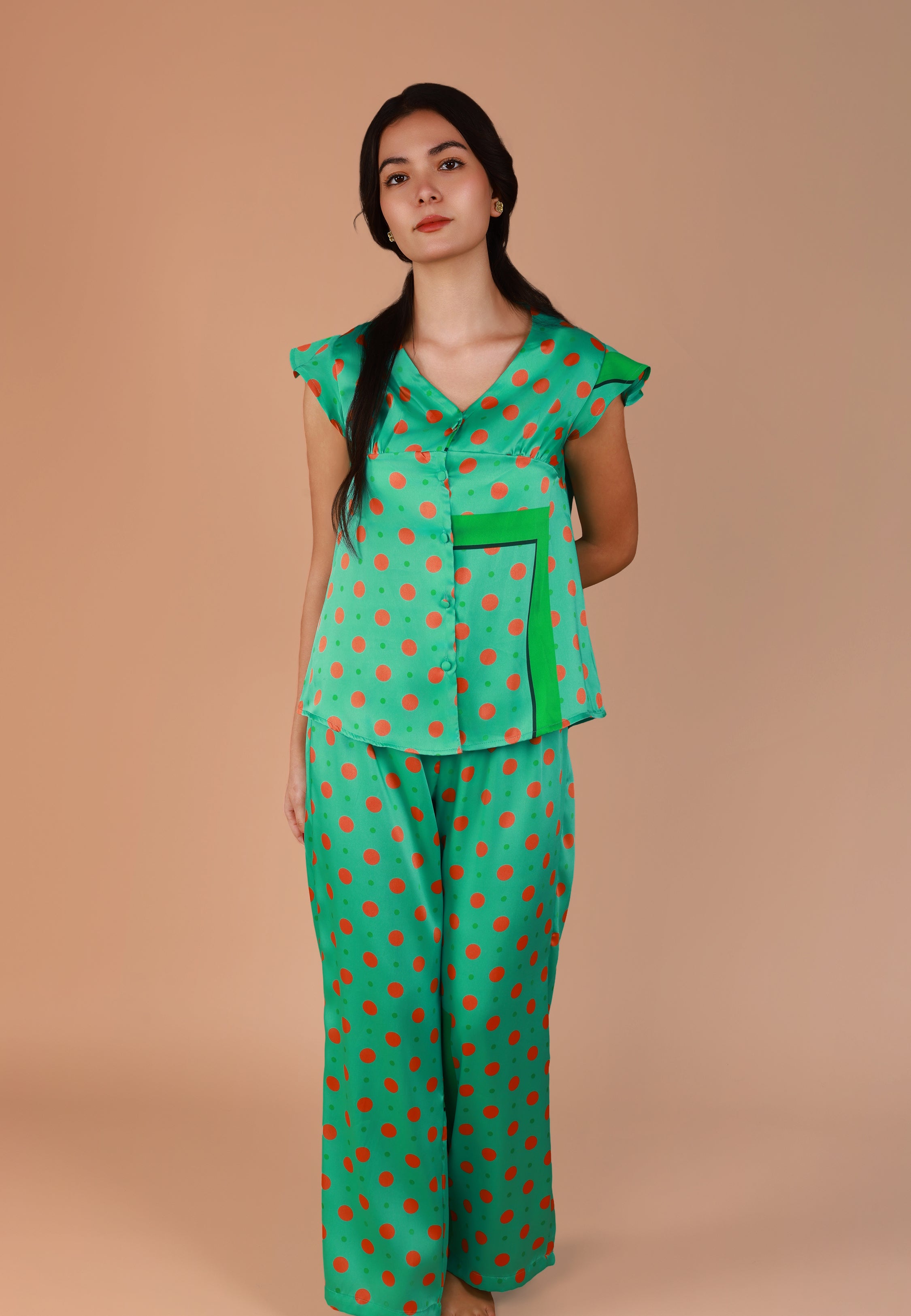 Pyjama manches courtes en satin à pois verts et orange | Collection GÉOMÉTRIQUE
