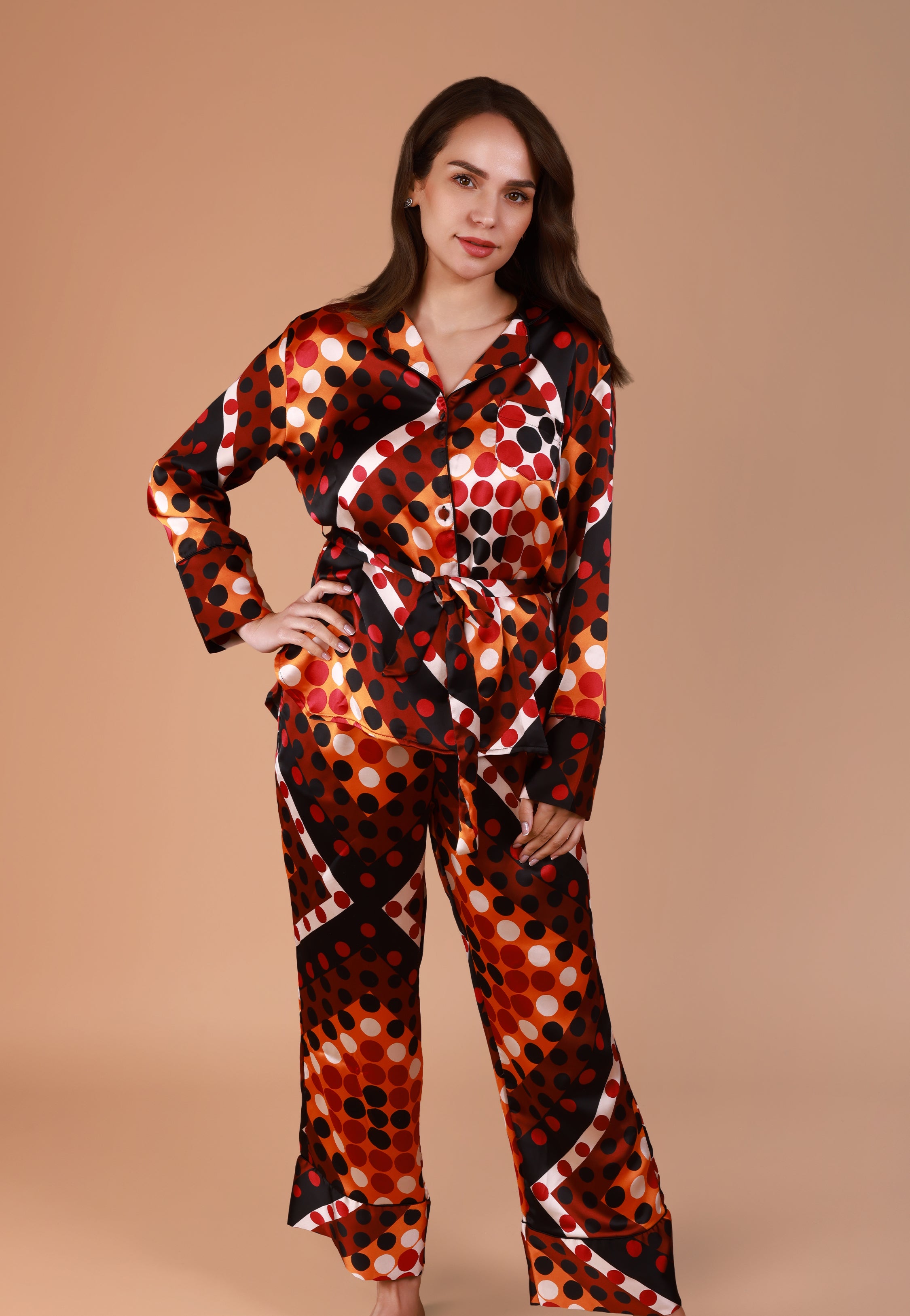 Pyjama deux pièces en satin imprimé pois colorés | Collection GÉOMÉTRIQUE