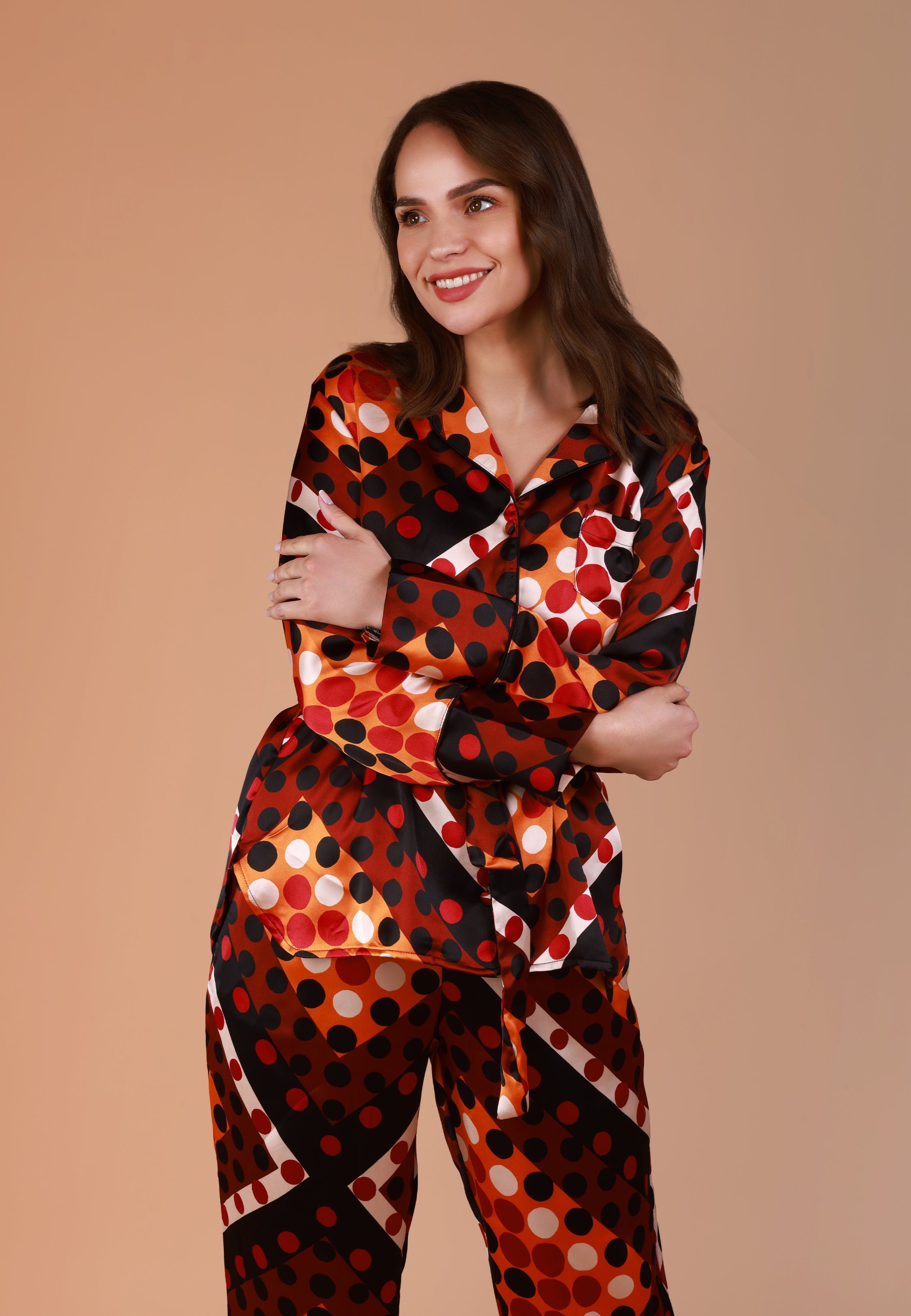 Pyjama deux pièces en satin imprimé pois colorés | Collection GÉOMÉTRIQUE