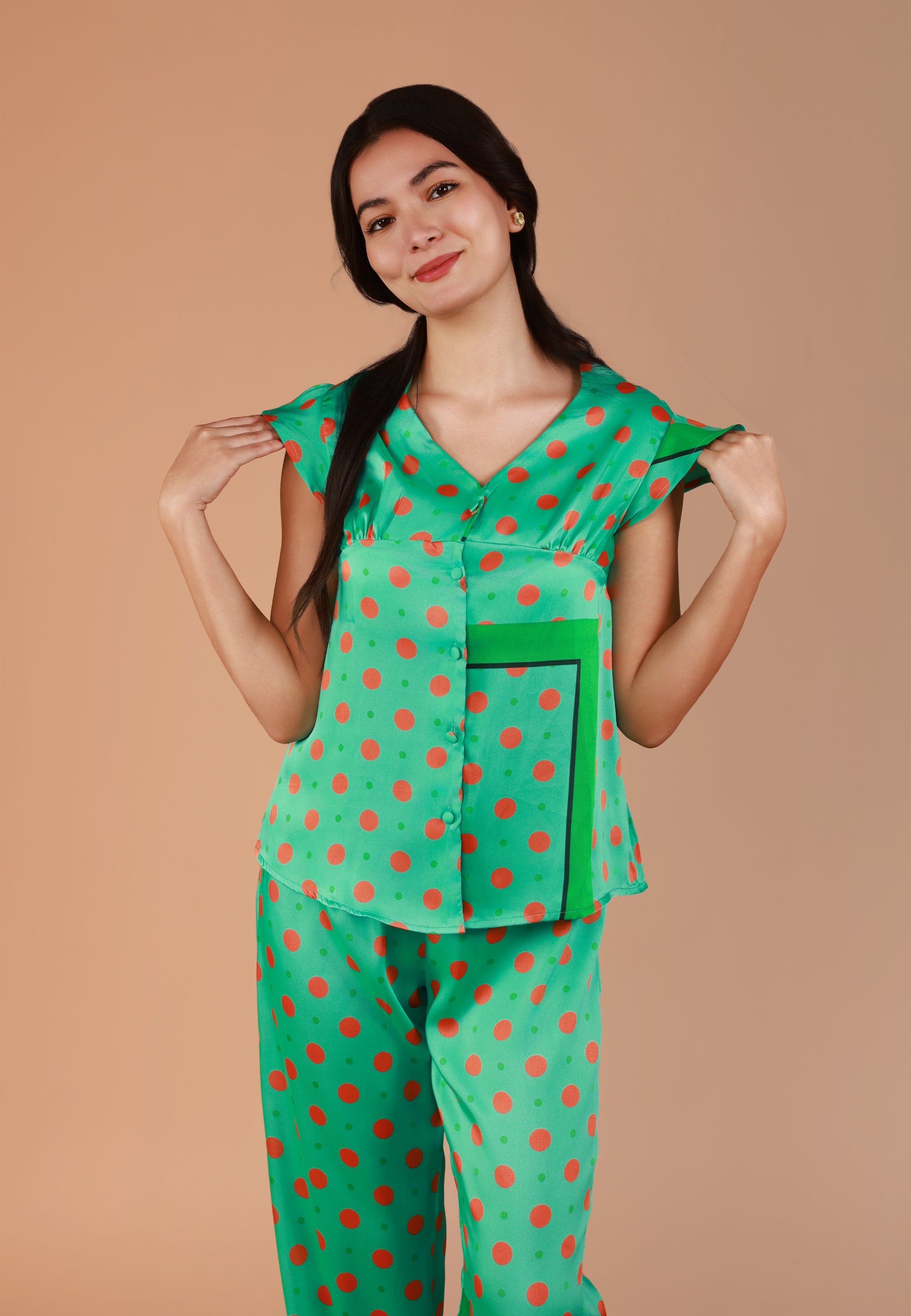 Pyjama manches courtes en satin à pois verts et orange | Collection GÉOMÉTRIQUE