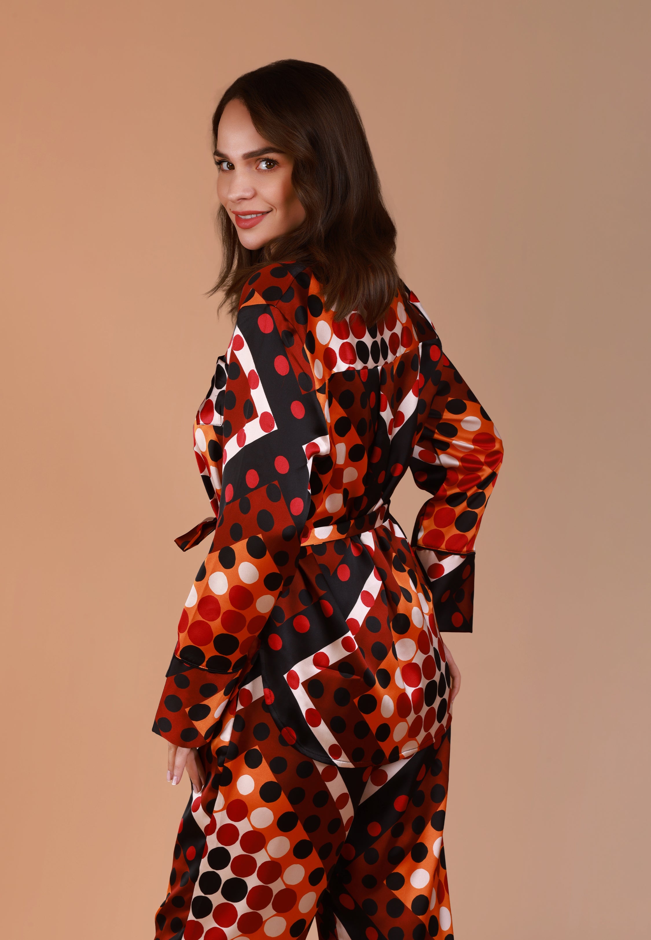 Pyjama deux pièces en satin imprimé pois colorés | Collection GÉOMÉTRIQUE