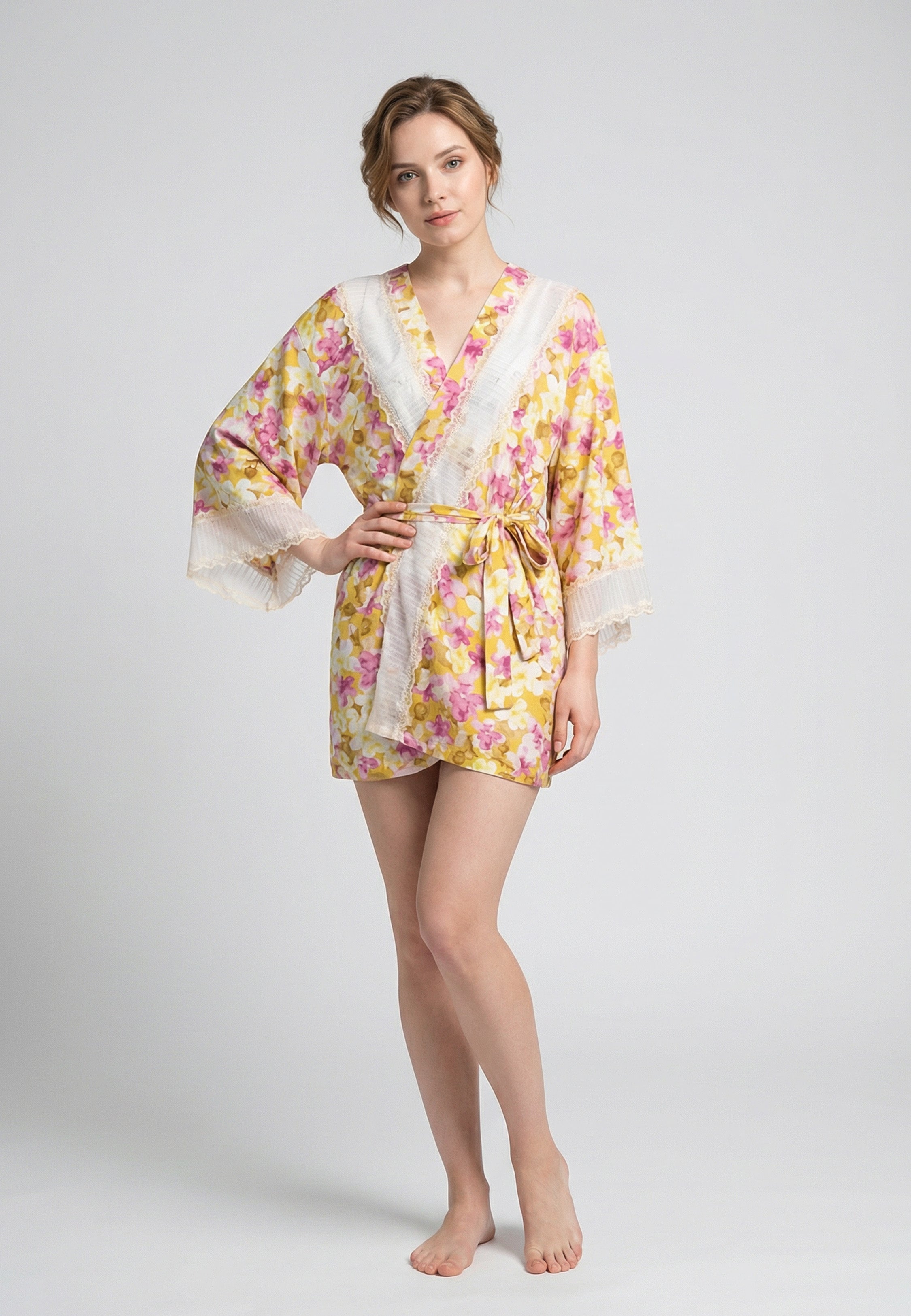 Kimono Court Croisé Imprimé Fleuri à Ceinture