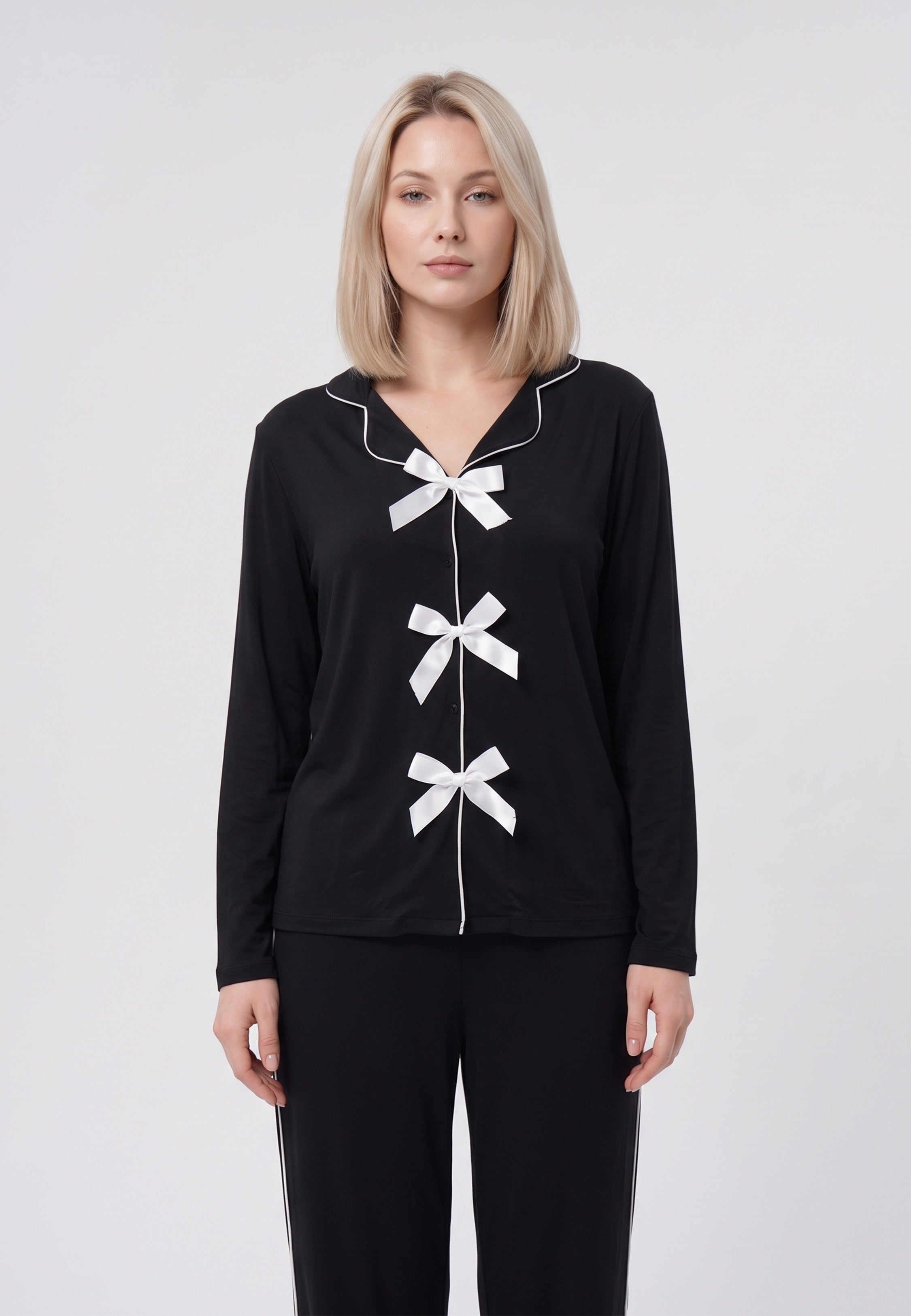 Ensemble pyjama noir à nœuds en satin blanc Rosabella