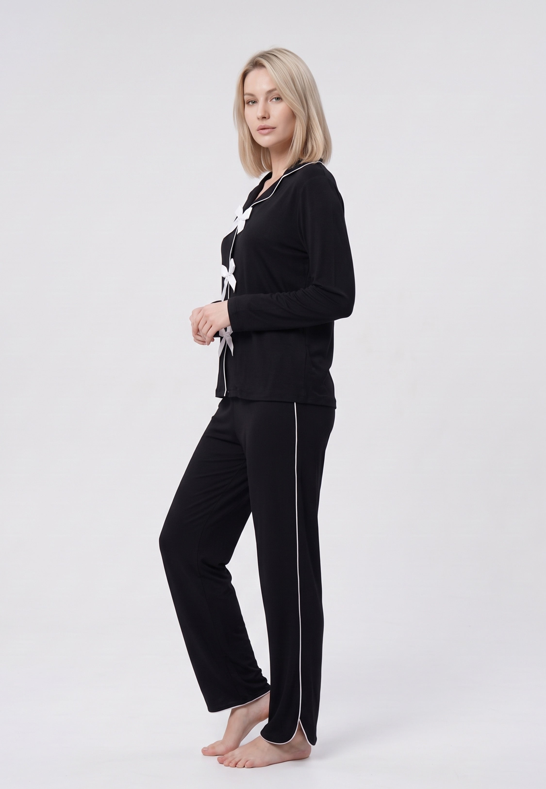 Ensemble pyjama noir à nœuds en satin blanc Rosabella