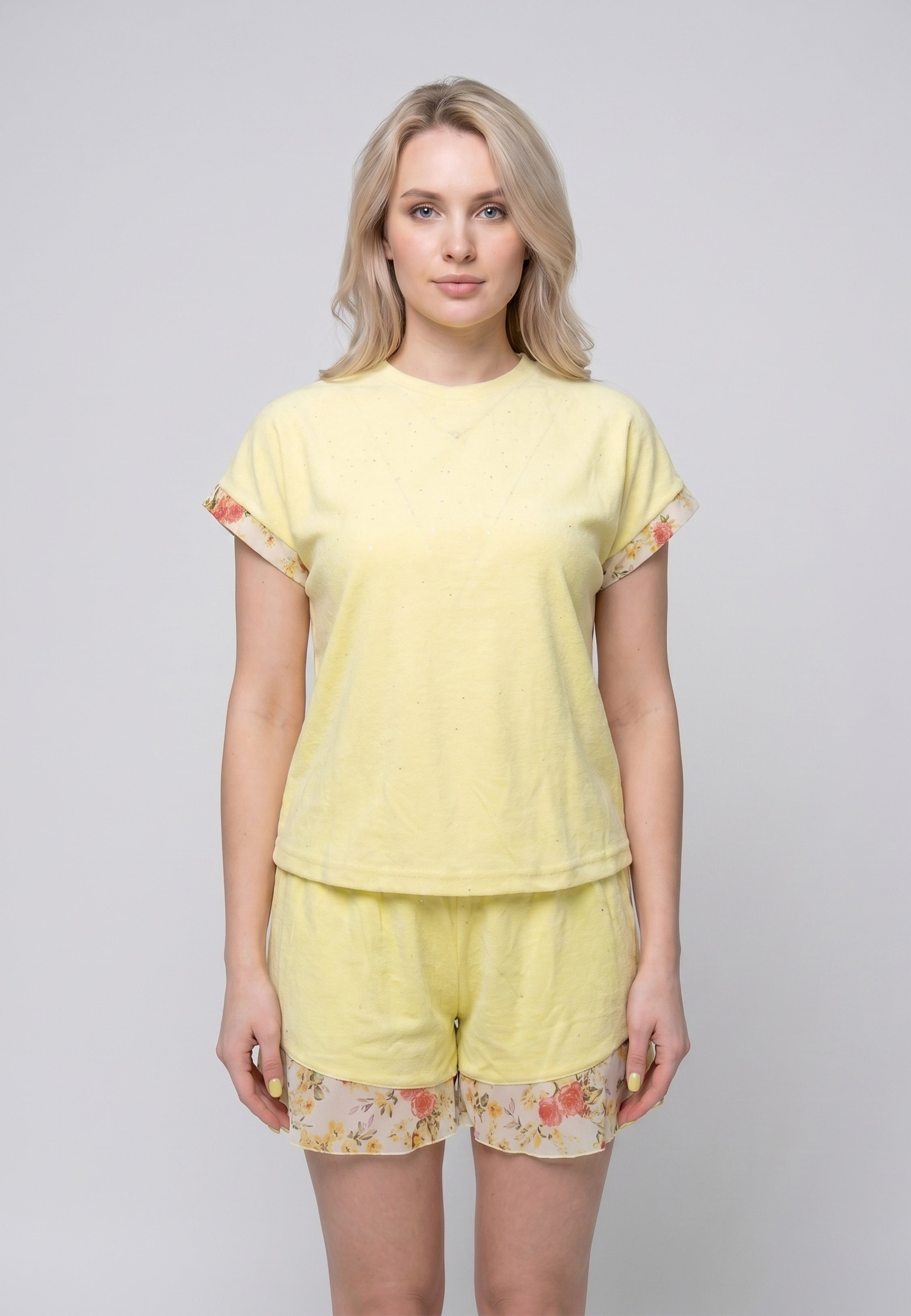 Pyjama short T-shirt col rond jaune citron pailleté avec short assorti et liserés floraux