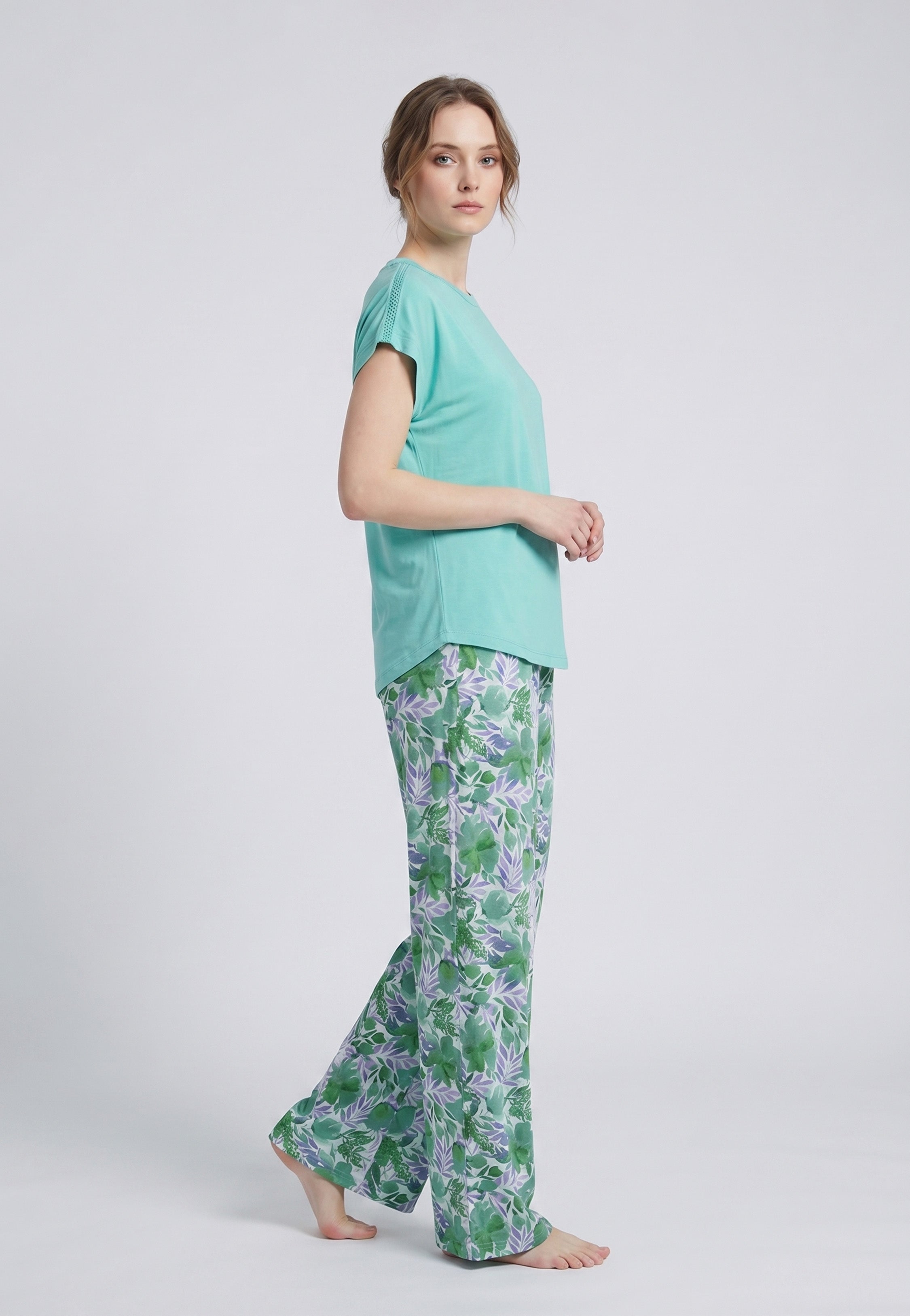 Pyjama T-Shirt Col Rond Ajouré & Pantalon Fleuri