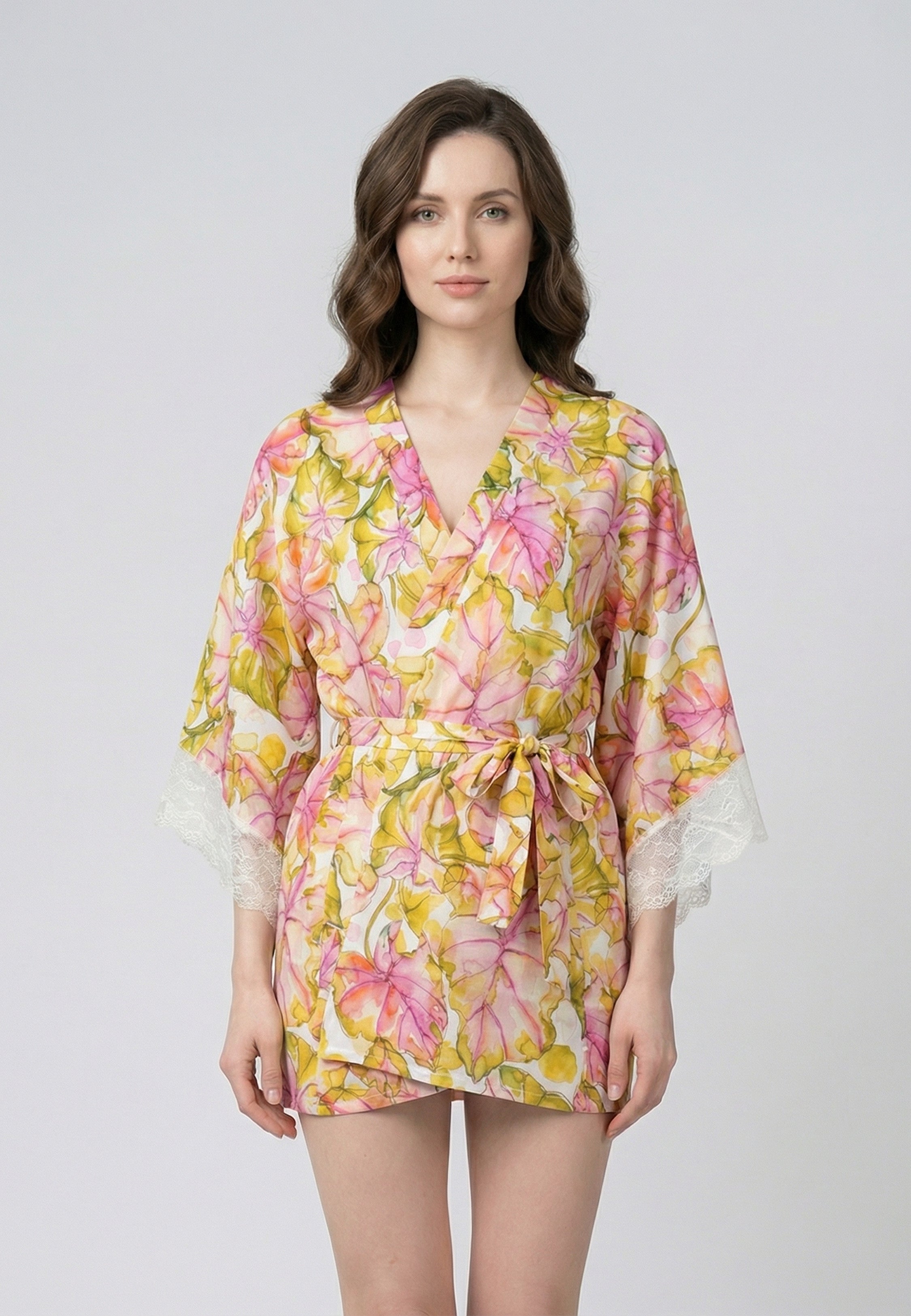 Kimono Femme Fleuri avec Dentelle et Ceinture