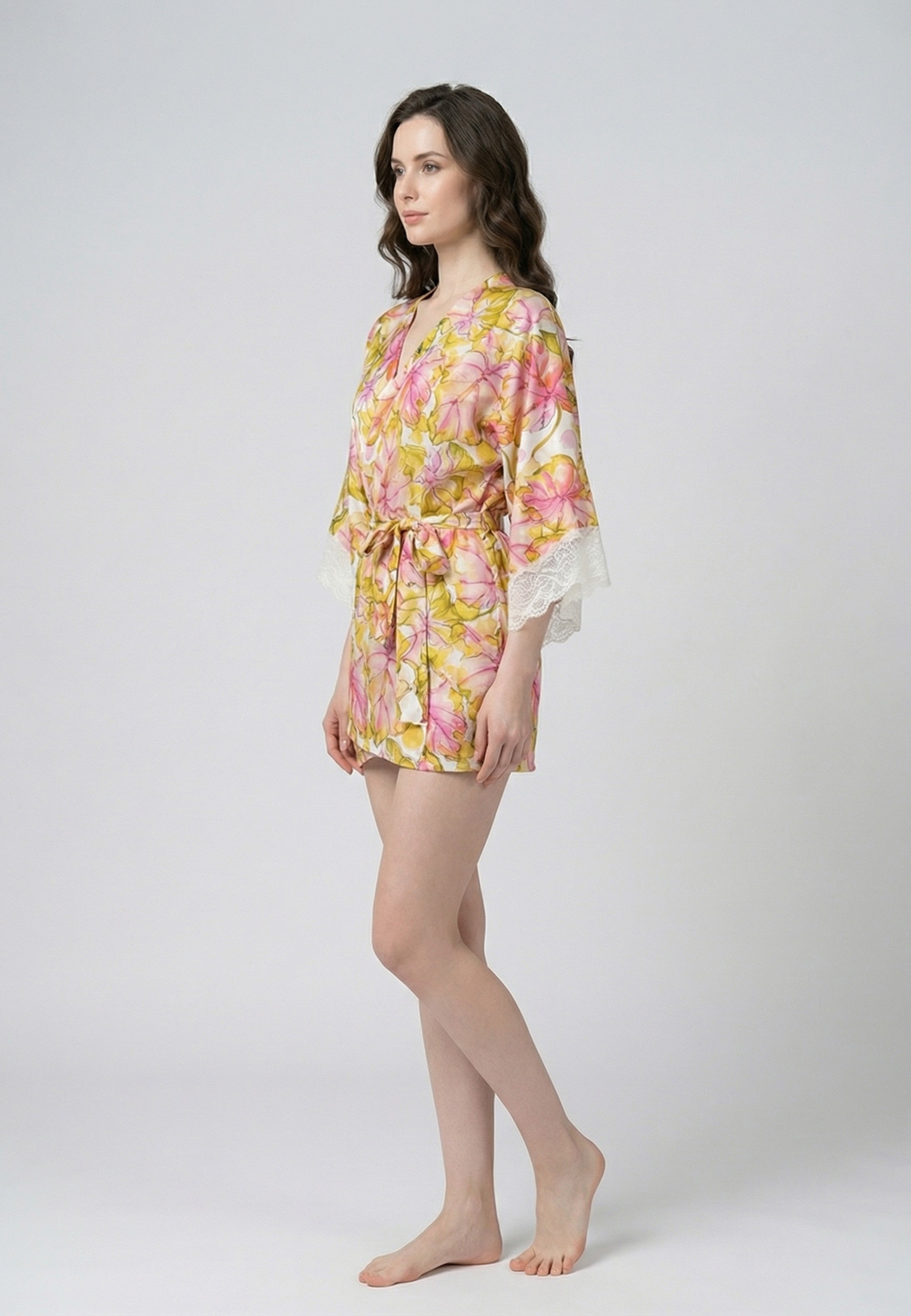 Kimono Femme Fleuri avec Dentelle et Ceinture