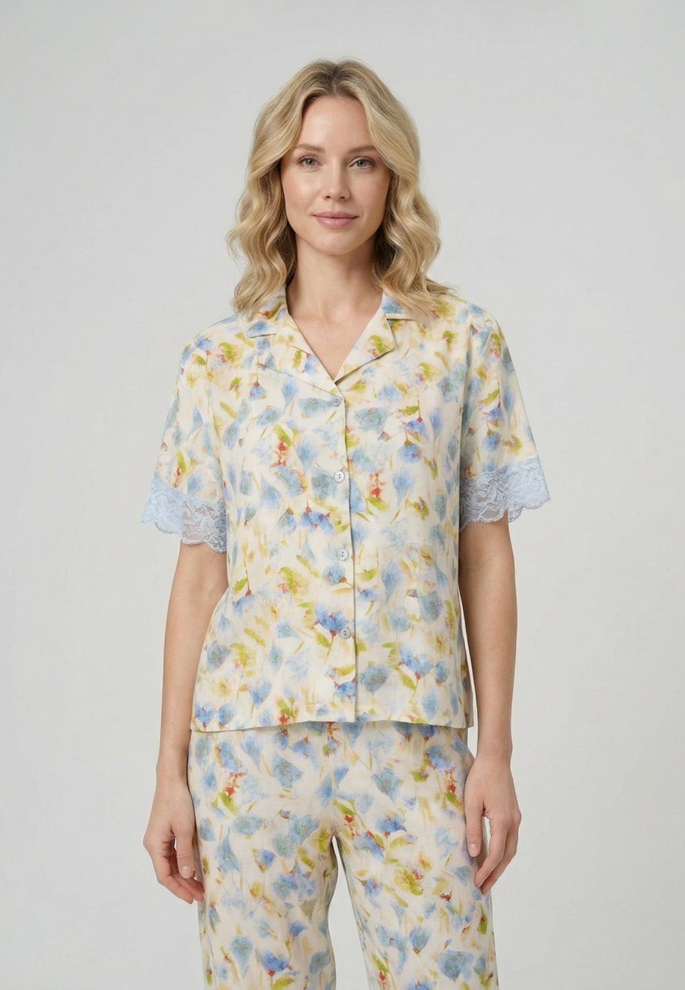 Ensemble Pyjama Femme Imprimé Floral avec Finitions en Dentelle