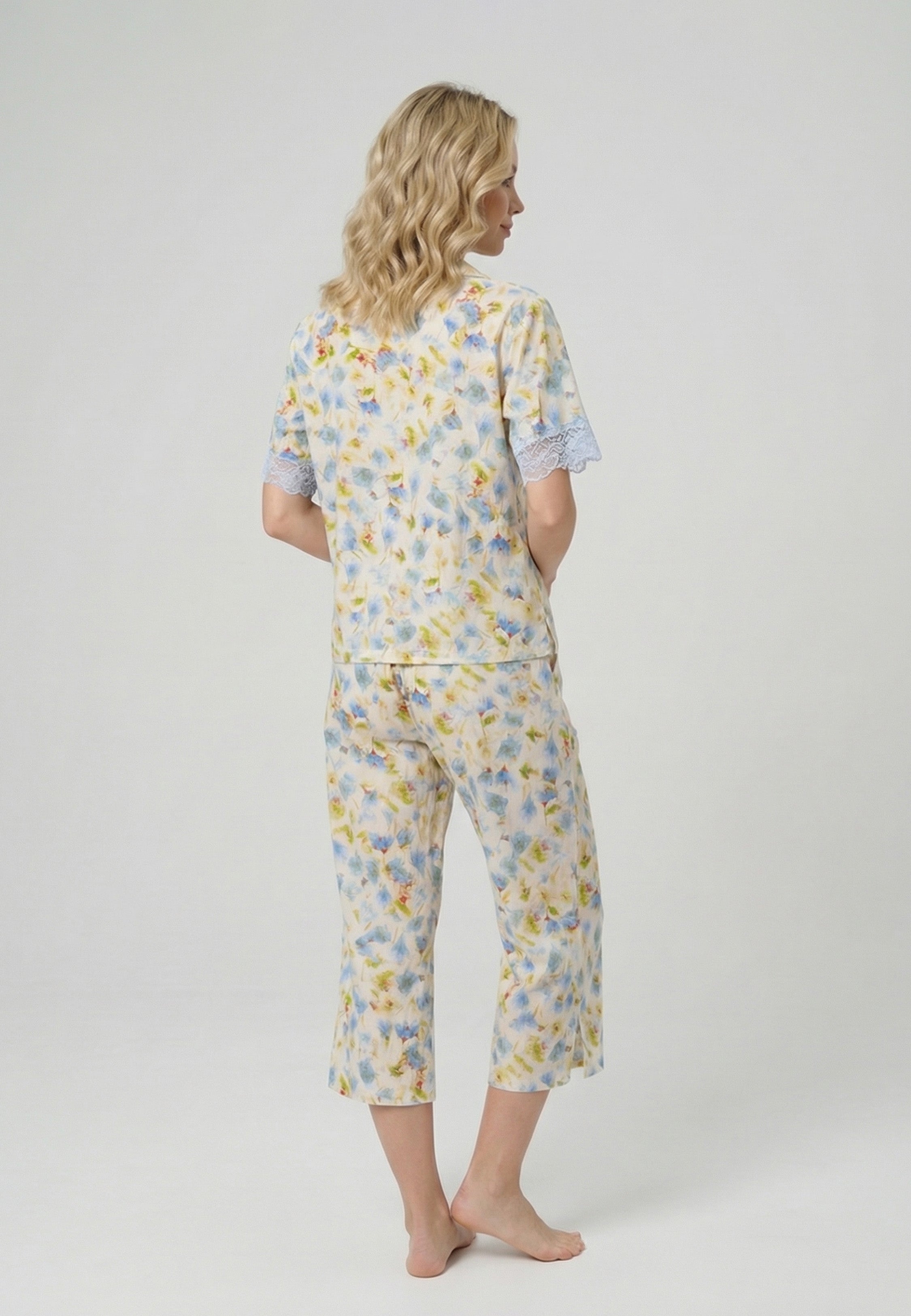 Ensemble Pyjama Femme Imprimé Floral avec Finitions en Dentelle