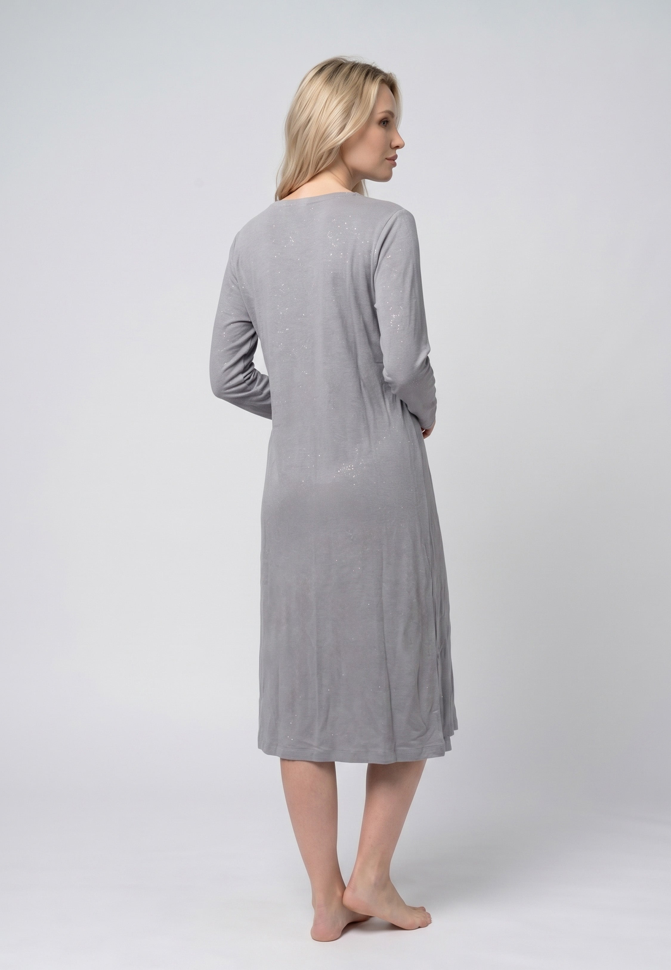 Chemise de nuit longue col V croisé gris chiné pailleté avec manches longues et fente latérale