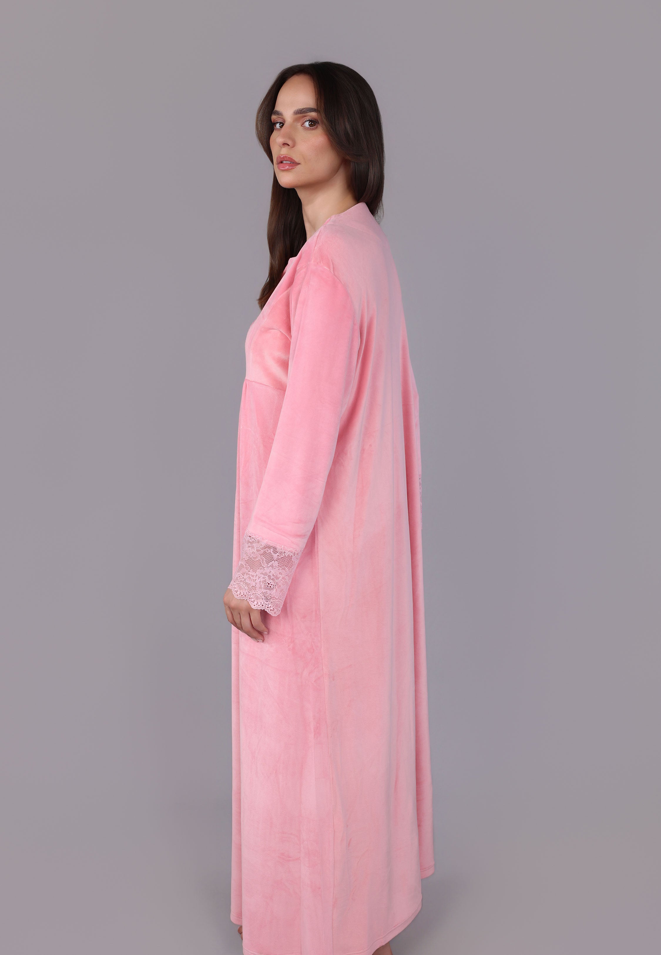 Robe de nuit longue en velours à plastron et poignets brodés