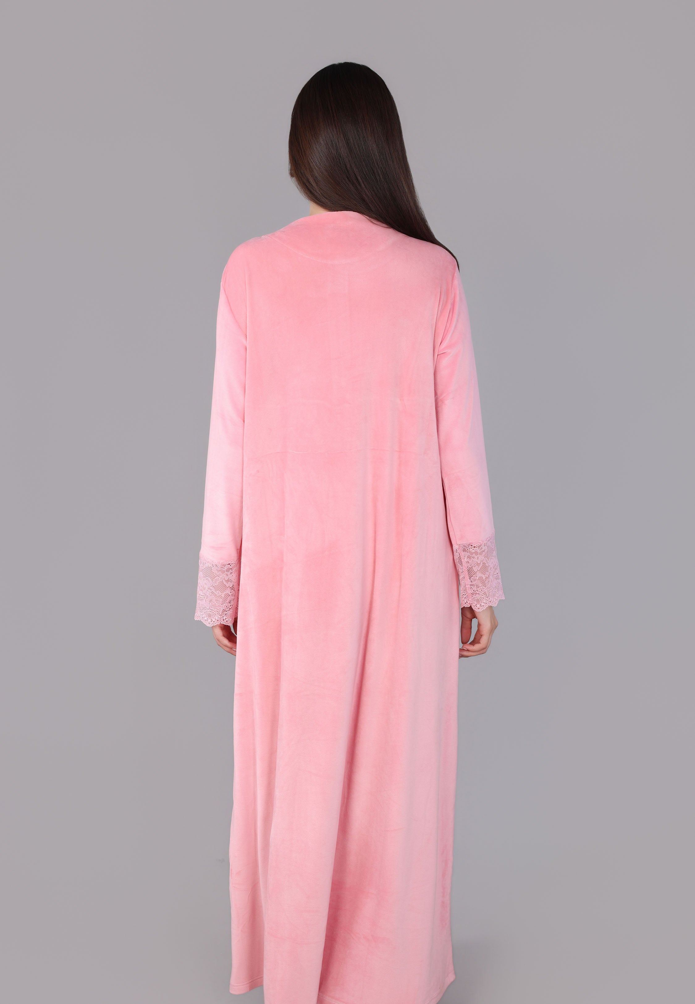 Robe de nuit longue en velours à plastron et poignets brodés