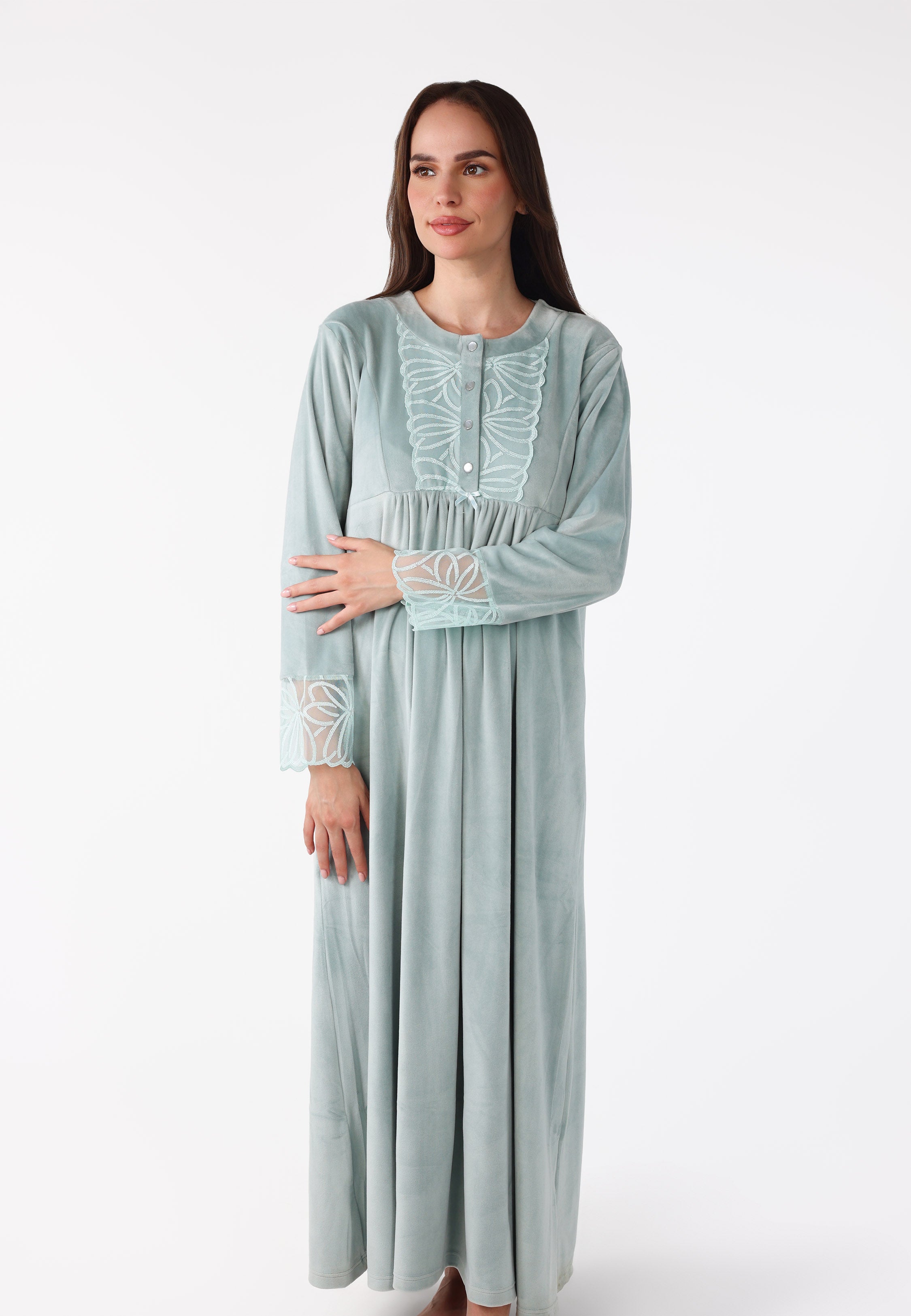 Robe de nuit longue en velours à plastron et poignets brodés
