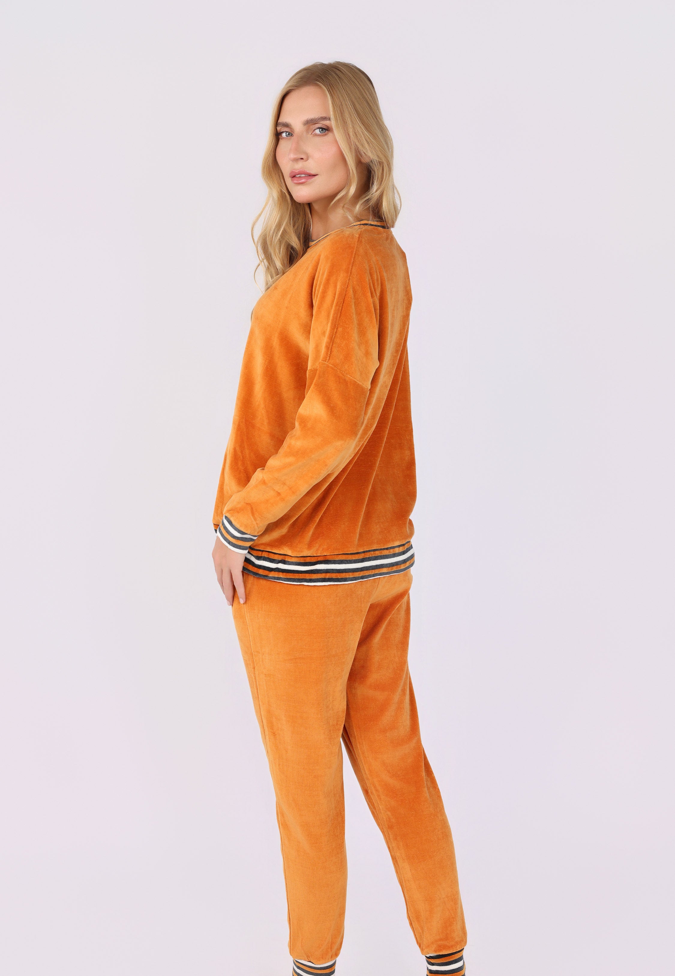 Pyjama caramel à motif brodé | Collection La Douceur d’Hiver