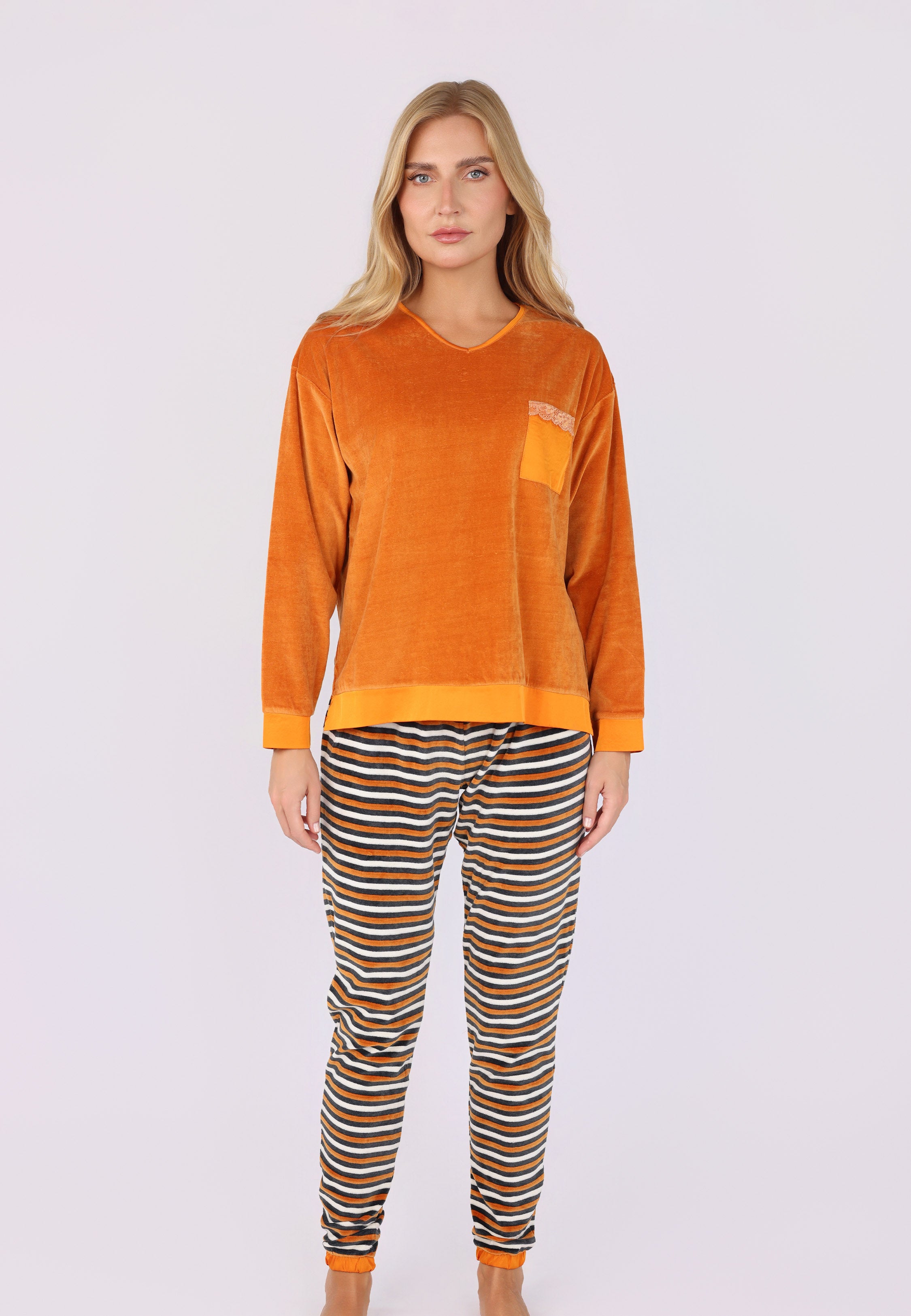 Pyjama caramel avec détail satiné | Collection La Douceur d’Hiver