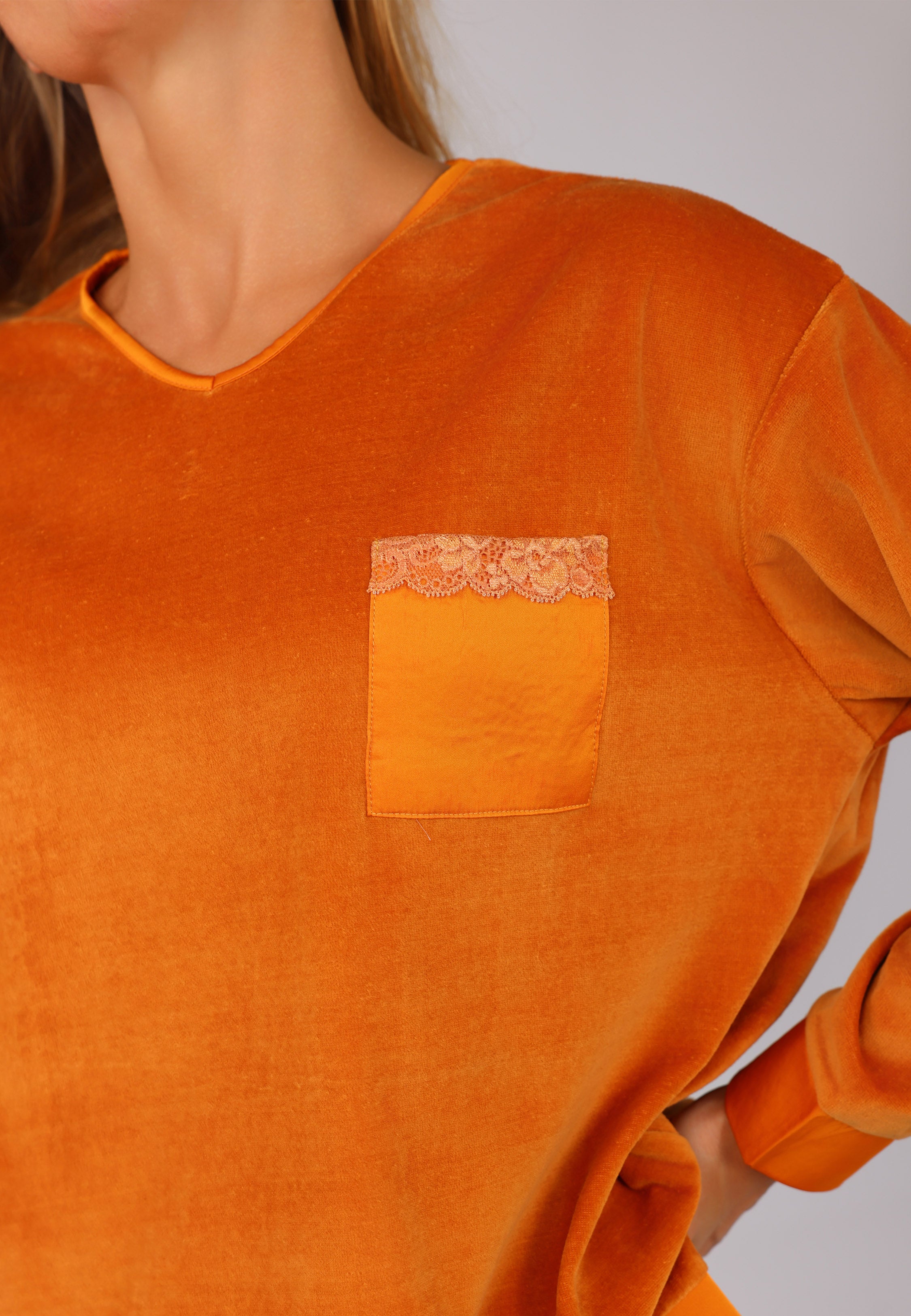 Pyjama caramel avec détail satiné | Collection La Douceur d’Hiver