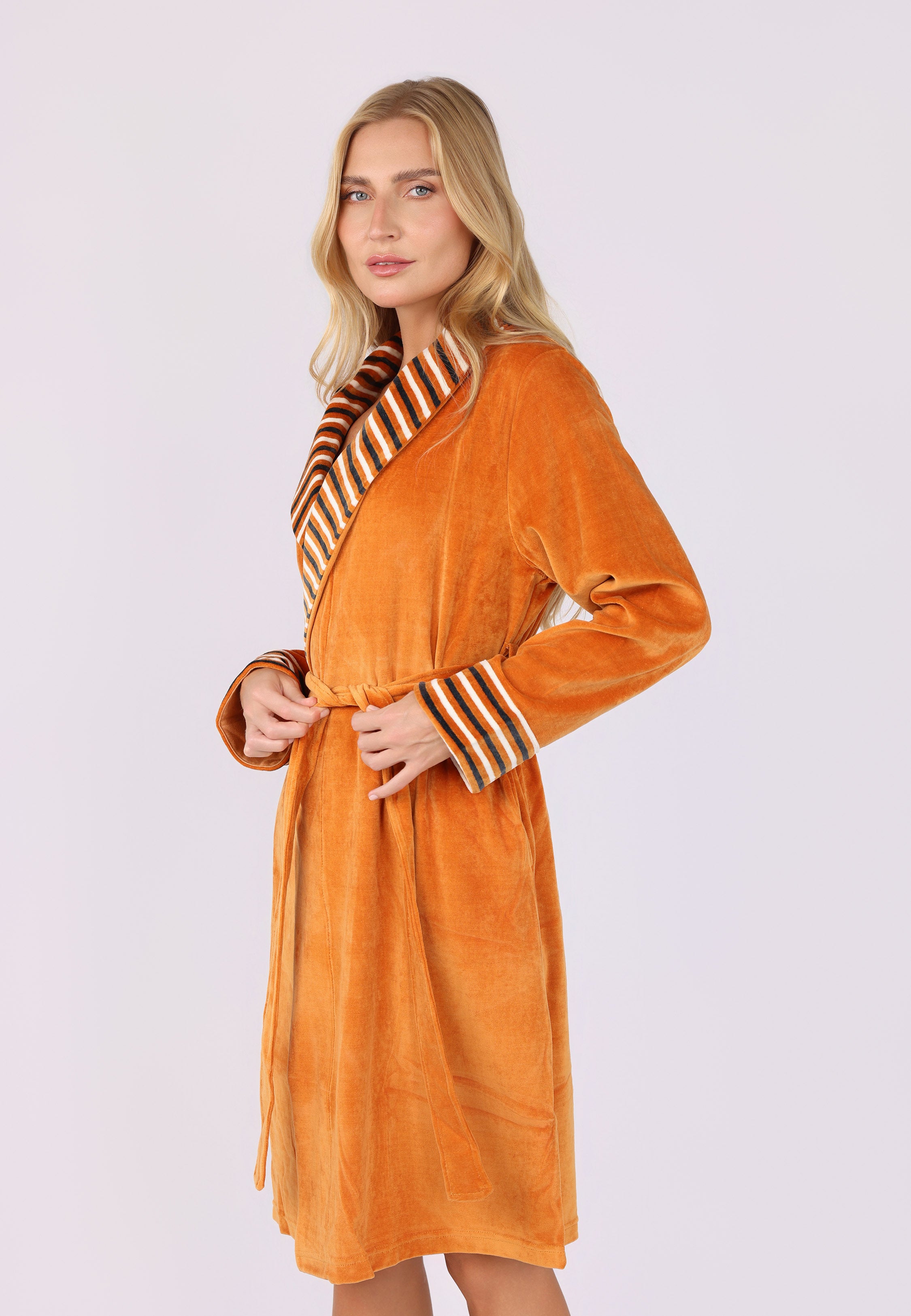 Peignoir caramel à détails rayés | Collection La Douceur d’Hiver