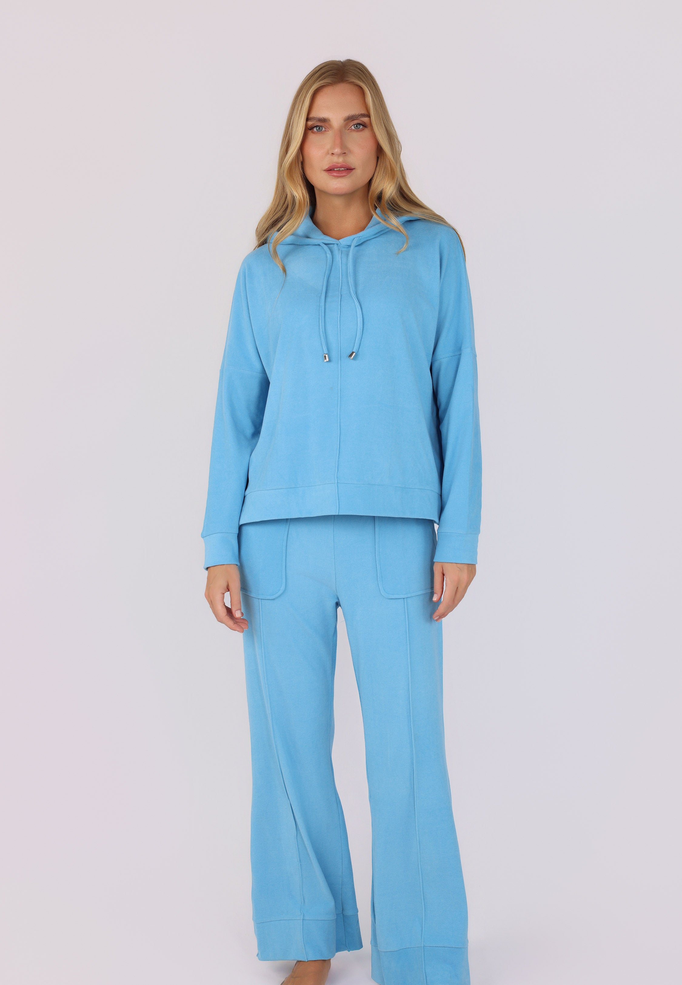 pyjama femme velours bleu ciel 2 pièces avec hoodie et pantalon large