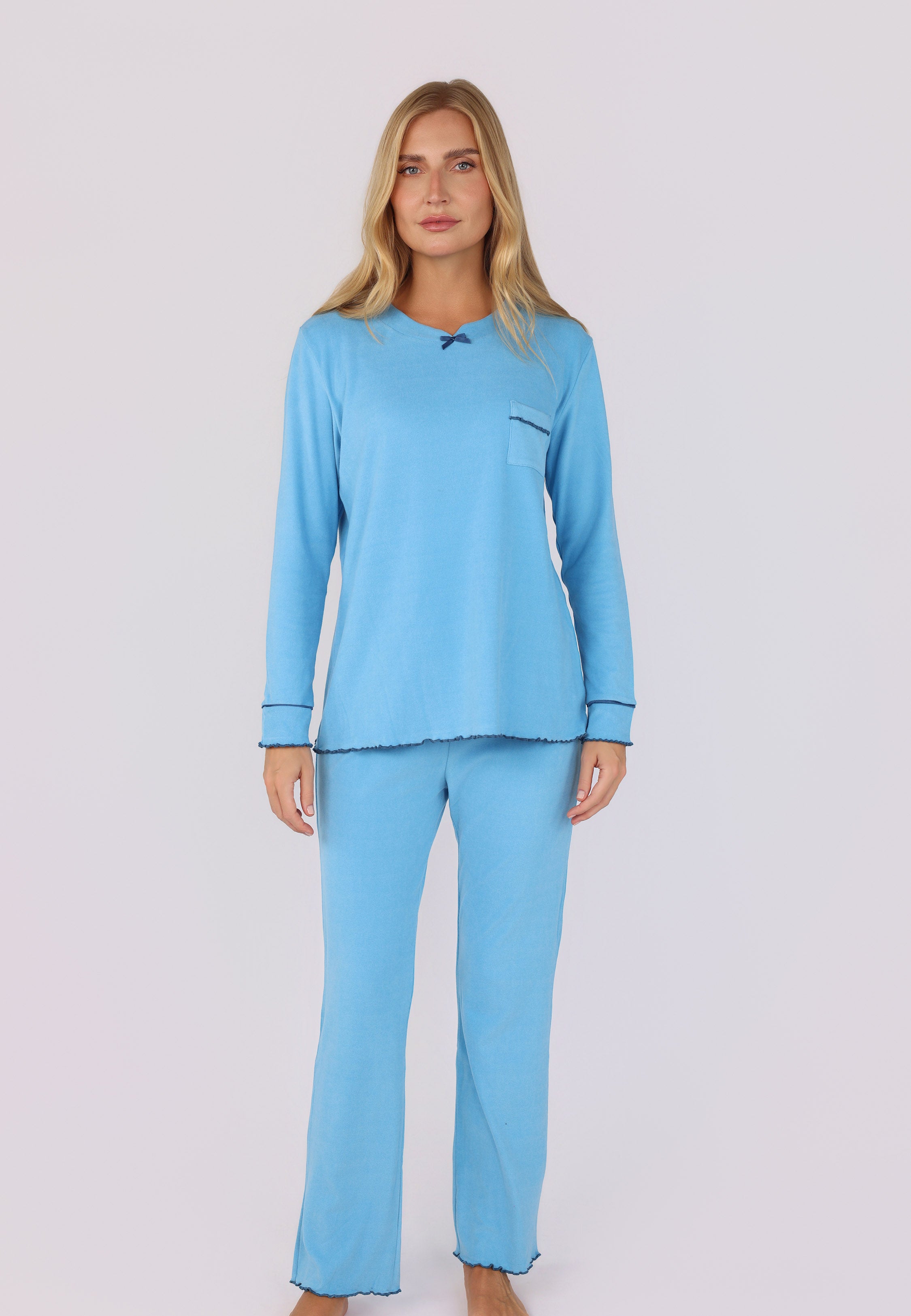 pyjama velours bleu ciel 2 pièces avec poche poitrine et pantalon assorti