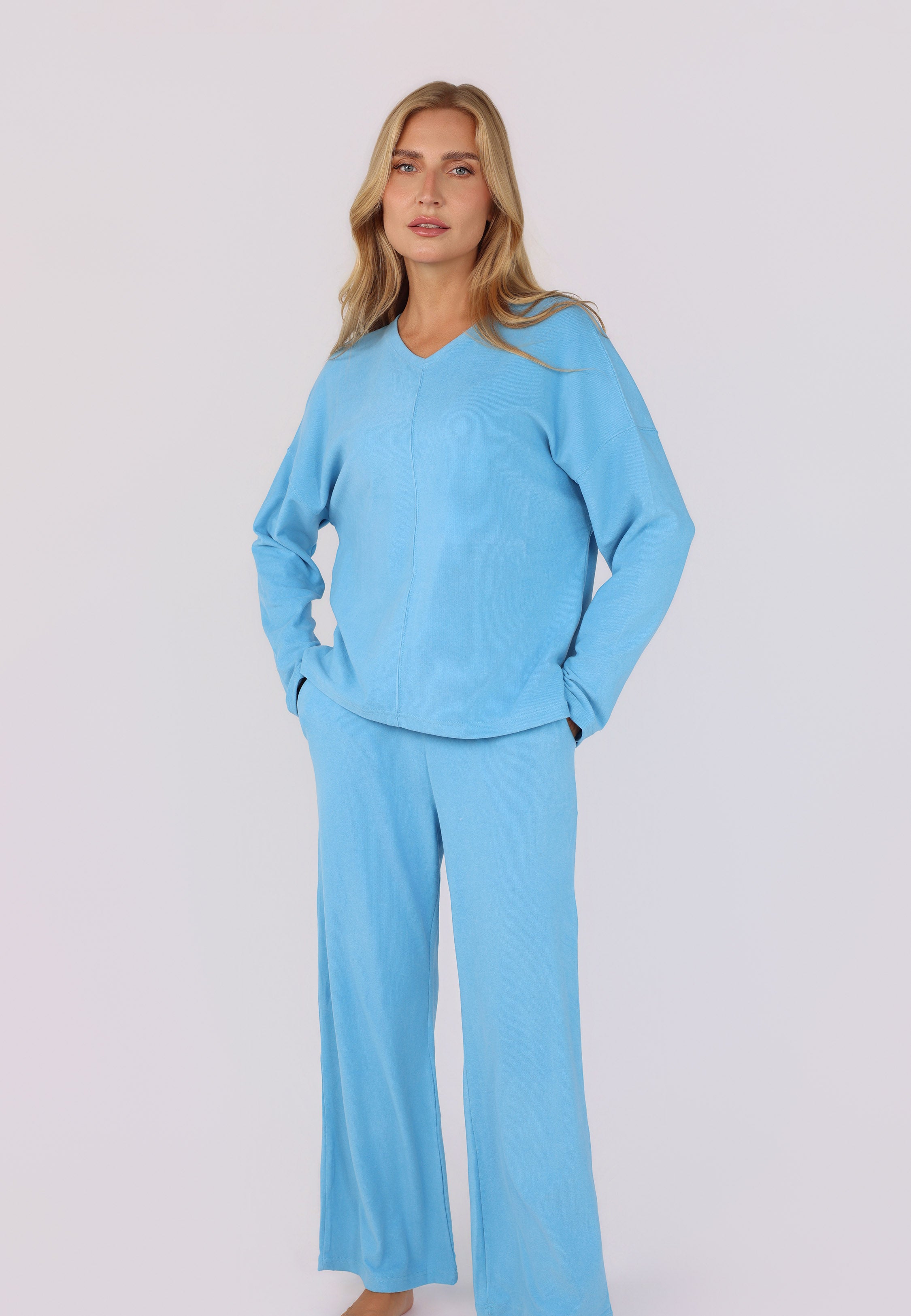 pyjama velours bleu ciel 2 pièces col v avec pantalon large