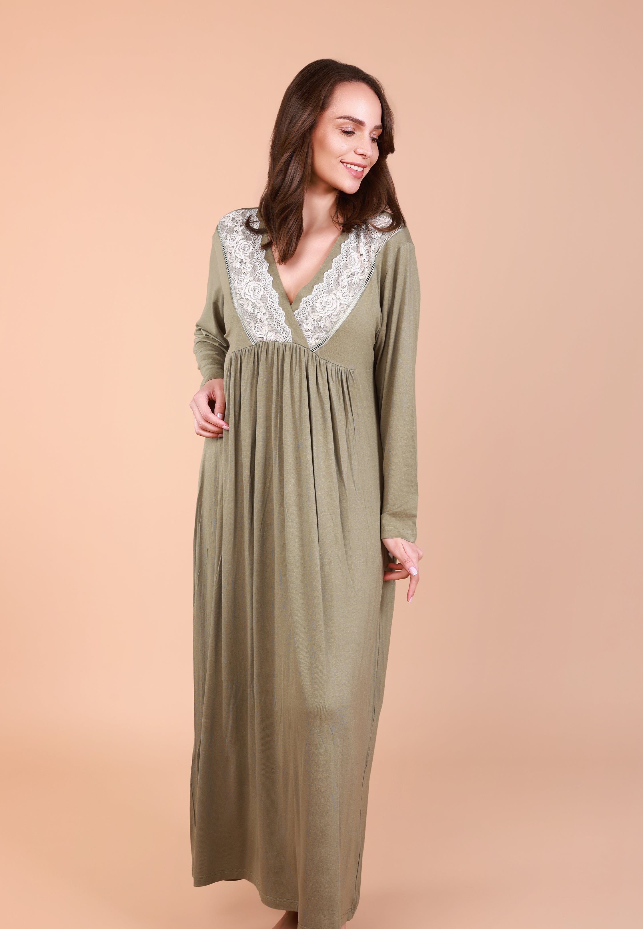 Robe longue avec détails en dentelle | Collection TOUCHE D'ÉLÉGANCE